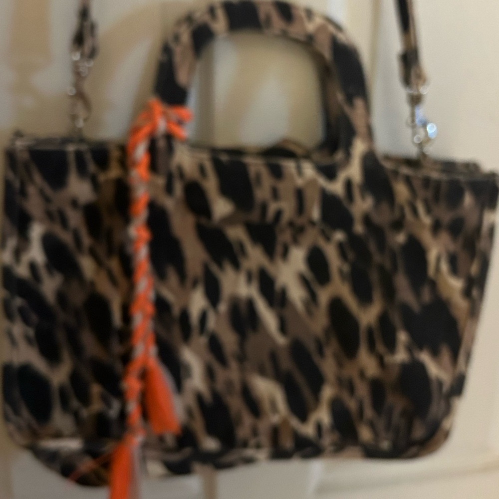 VINCE CAMUTO ORIEL LARGE TOTE IN NATURAL